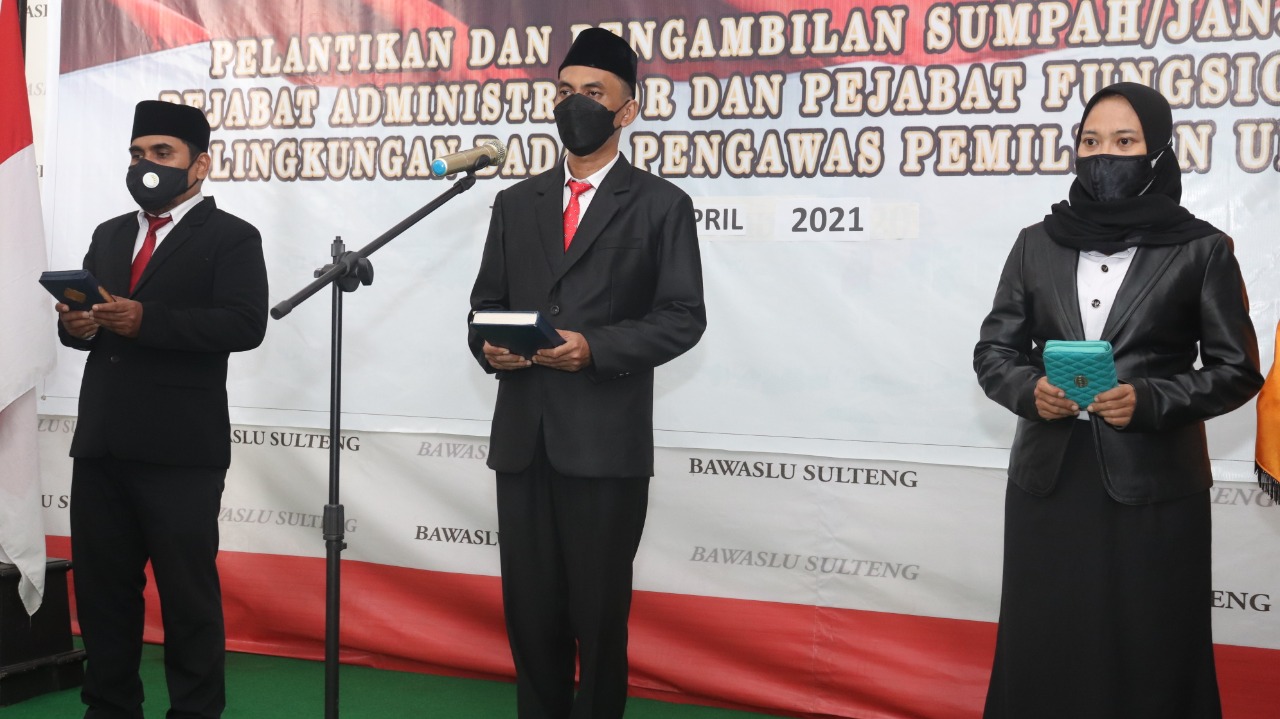 Sekjen Bawaslu RI Melantik 67 Pejabat Struktural dan Fungsional di Lingkungan Sekretariat Jendral Bawaslu.Â 