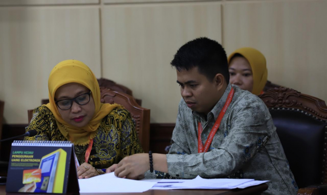 Bawaslu Sulteng Serahkan Dua Boks Alat Bukti ke MK