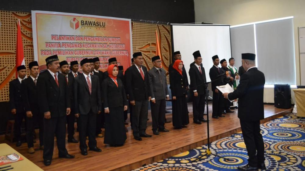 Bawaslu Kota Palu Lantik 24 Panwascam