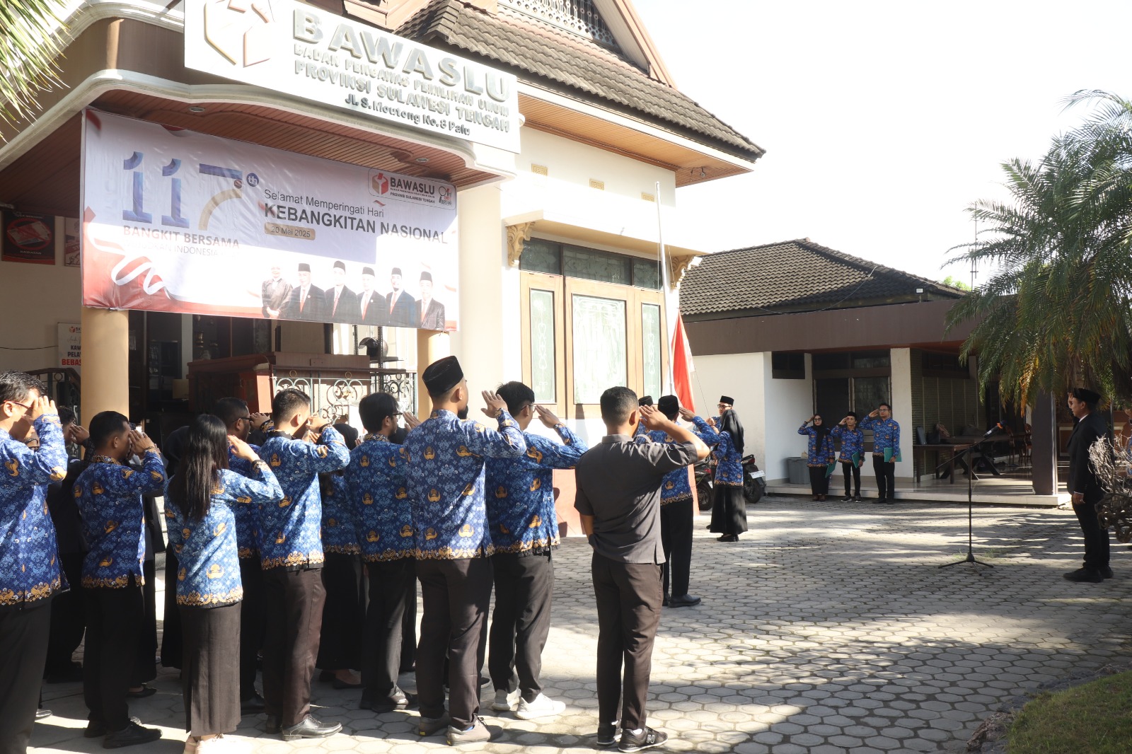 Bawaslu Sulteng Gelar Upacara Peringatan Hari Kebangkitan Nasional ke-117: "Bangkit Bersama Wujudkan Indonesia Kuat"
