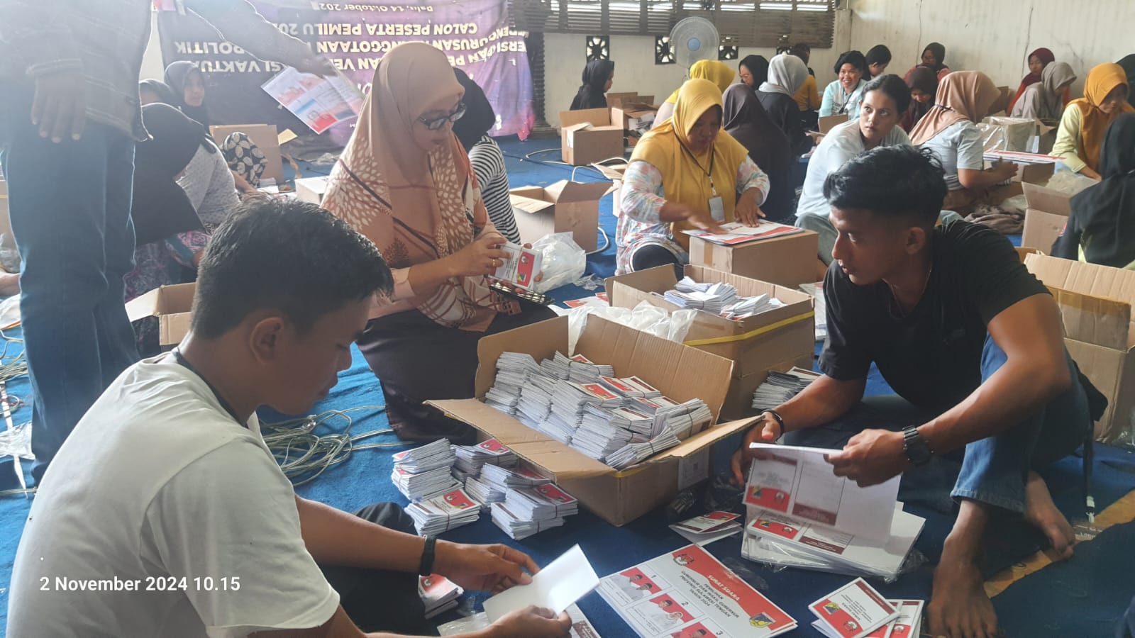Dewi Tisnawaty Awasi Langsung Proses Penyortiran dan Pelipatan Surat Suara di KPU Sigi
