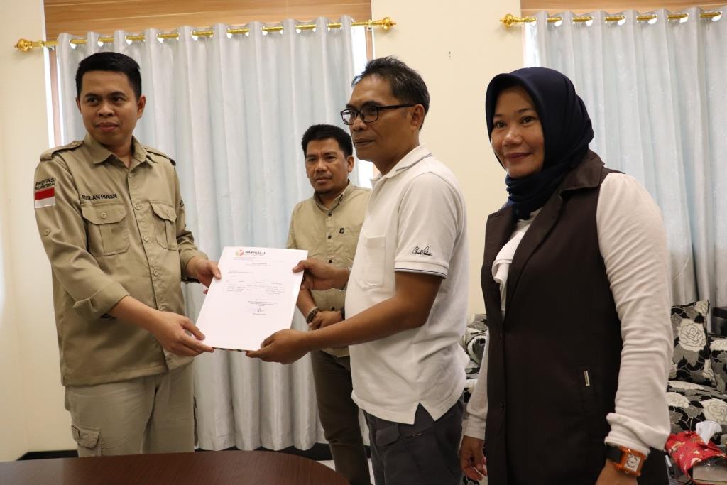 Bawaslu Sulteng Serahkan Putusan Pengadilan Poso
