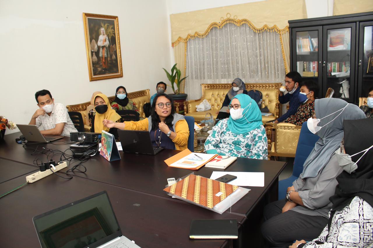 Inspektorat Wilayah II Bawaslu Berikan Sosialisasi Gratifikasi kepada Sekretariat Bawaslu Sulteng
