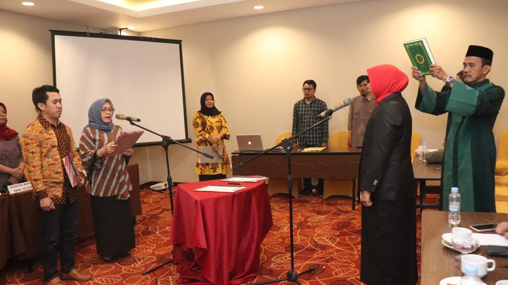 Kepala Sekretariat Bawaslu Sulteng Lantik Koordinator Sekretariat Bawaslu Morowali