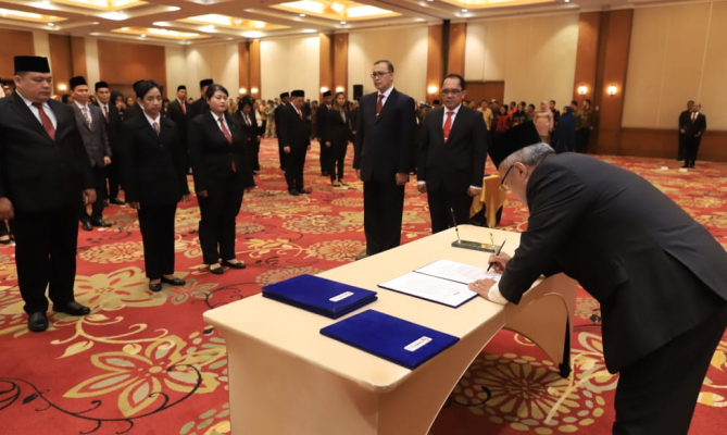 Lantik 183 Pejabat Administrator, Sekjen Bawaslu Perintahkan Perkuat Pengawasan Nusantara