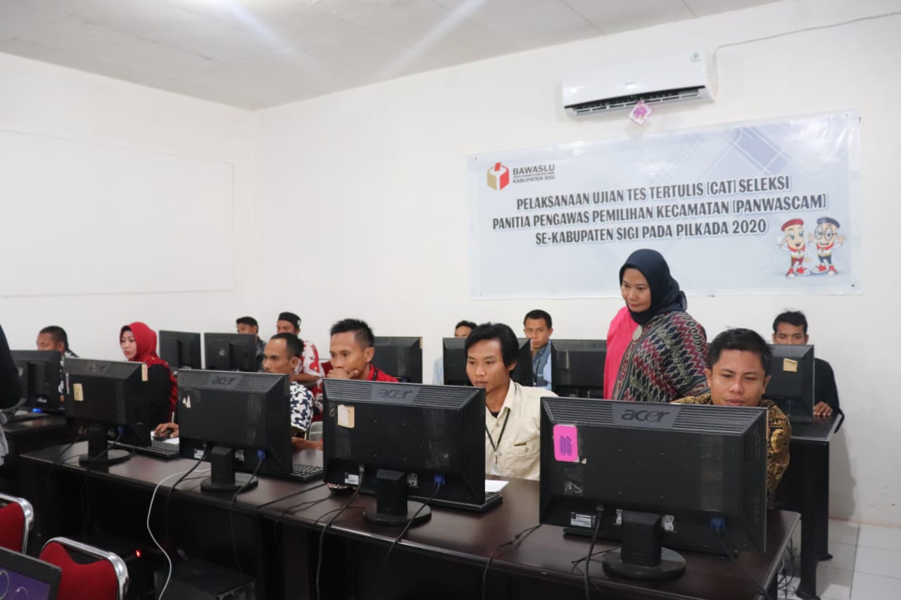 Pantau Tes CAT Rekrutmen Panwascam, Zatriawati ke Palu dan Sigi