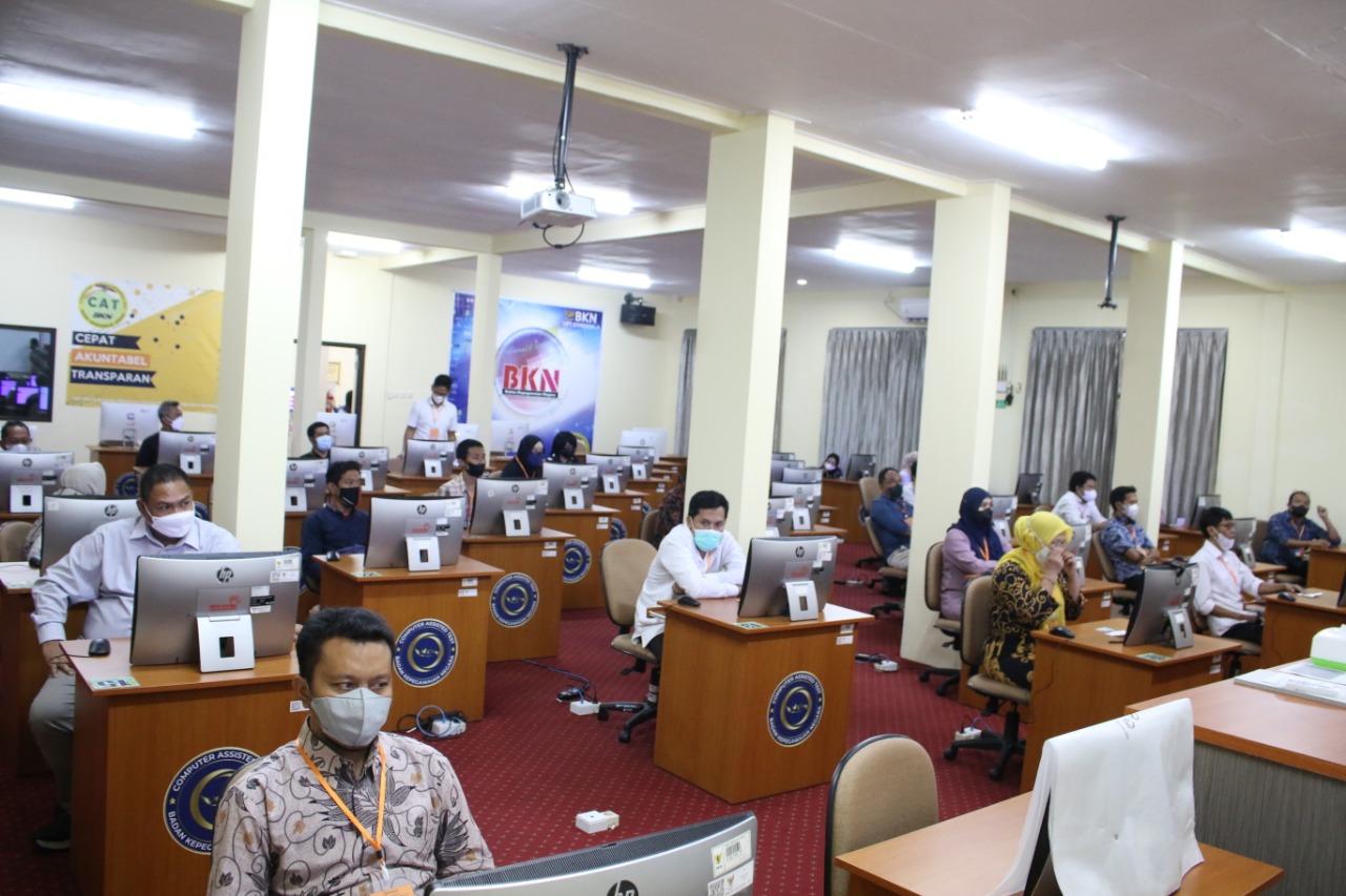 Siaran Pers: Tim Seleksi Calon Anggota Bawaslu Sulteng dan UPT BKN Palu Sukses Melaksanakan Tes Tertulis
