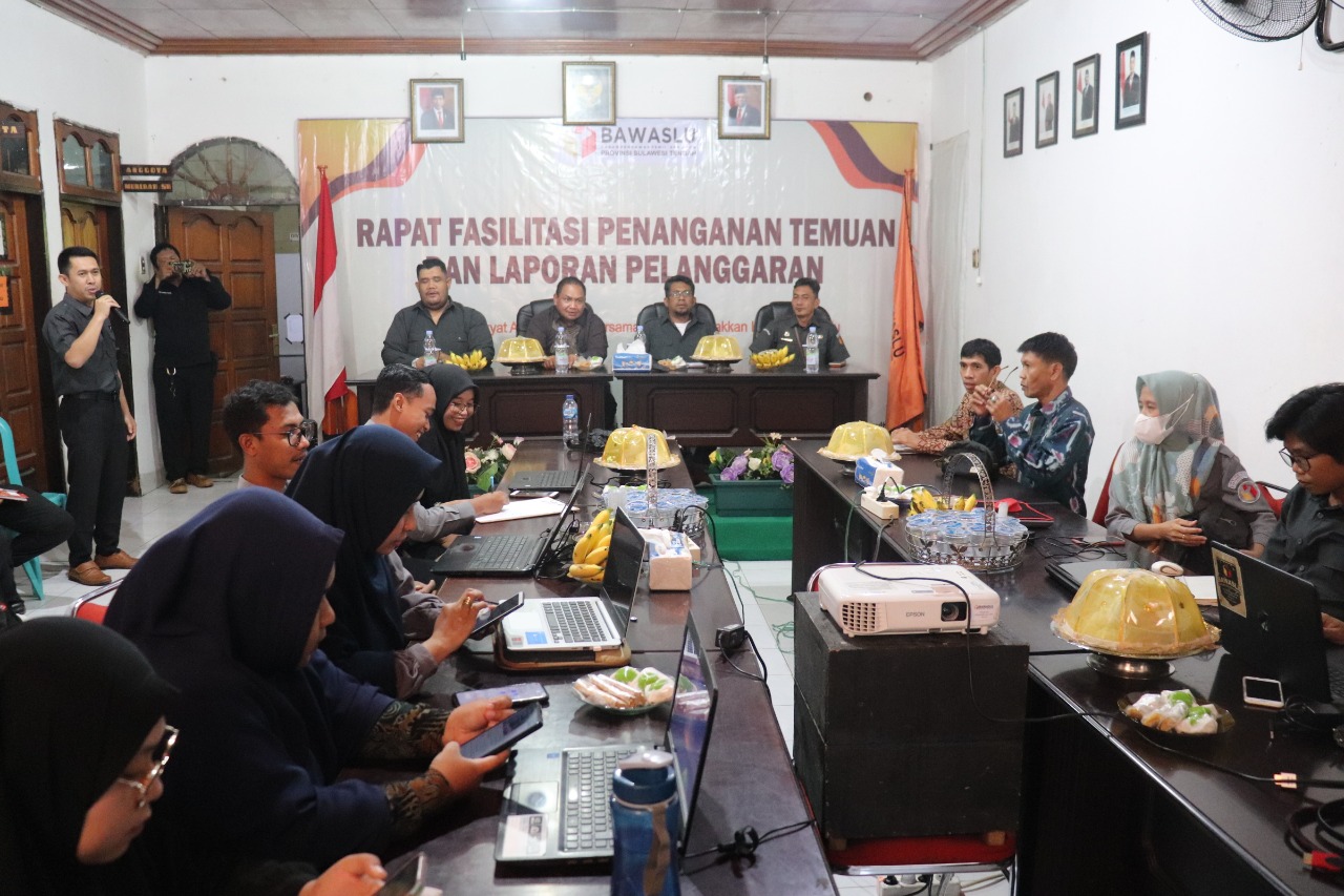 Bawaslu Sulteng Berikan Pelatihan Penggunaan SiGapLapor Kepada Bawaslu Kabupaten/Kota