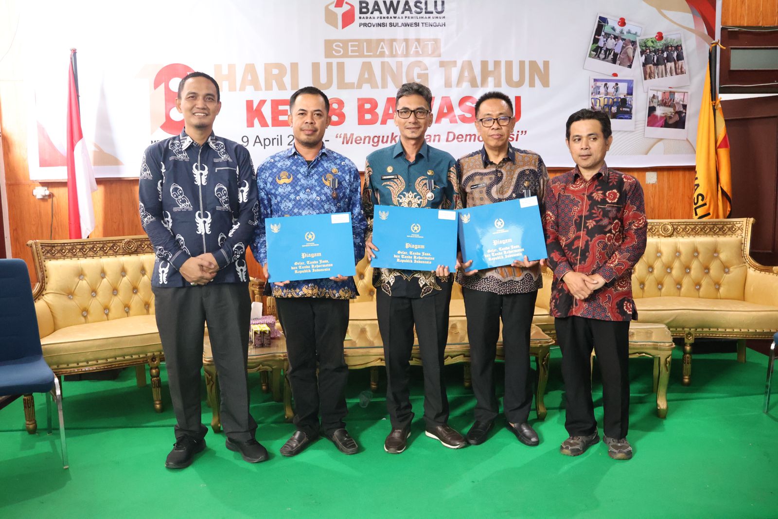 Delapan ASN Bawaslu Sulteng Terima Satyalancana Karya Satya