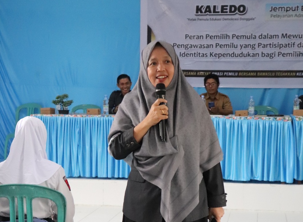 Dewi Ajak Pemilih Pemula Cerdas Memilih dan Aktif Awasi Pemilu