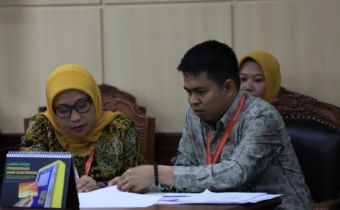 Bawaslu Sulteng Serahkan Dua Boks Alat Bukti ke MK