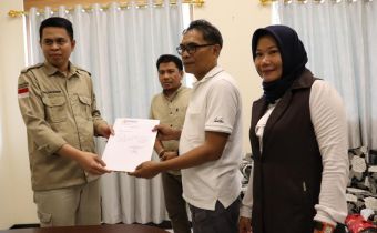 Bawaslu Sulteng Serahkan Putusan Pengadilan Poso