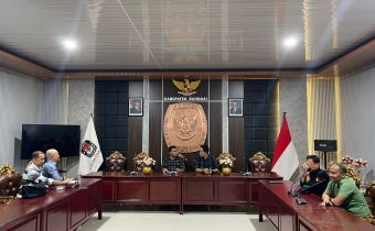 Ketua dan Anggota Bawaslu Sulteng Hadiri Rapat Koordinasi Kesiapan Pemungutan Suara Ulang (PSU) di KPU Banggai