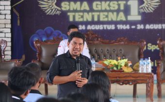 Sutarmin Kenalkan Program dan Aplikasi Pengawasan Partisipatif kepada Pemilih Pemula di Tentena