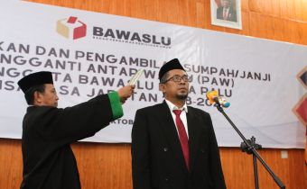 Ketua Bawaslu Resmi Lantik Fery sebagai PAW Anggota Bawaslu Kota Palu