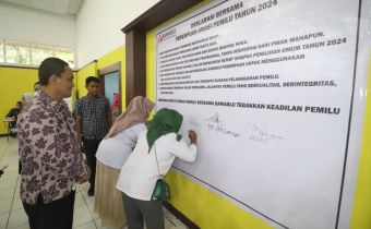 Lewat Deklarasi, Bawaslu Sulteng Bangun Kolaborasi dengan 200 Perempuan