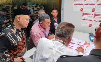Pastikan Produksi Surat Suara Sesuai Mekanisme, Ivan Lakukan Pengawasan Langsung Pencetakan Surat Suara DPD Dapil Sulawesi Tengah